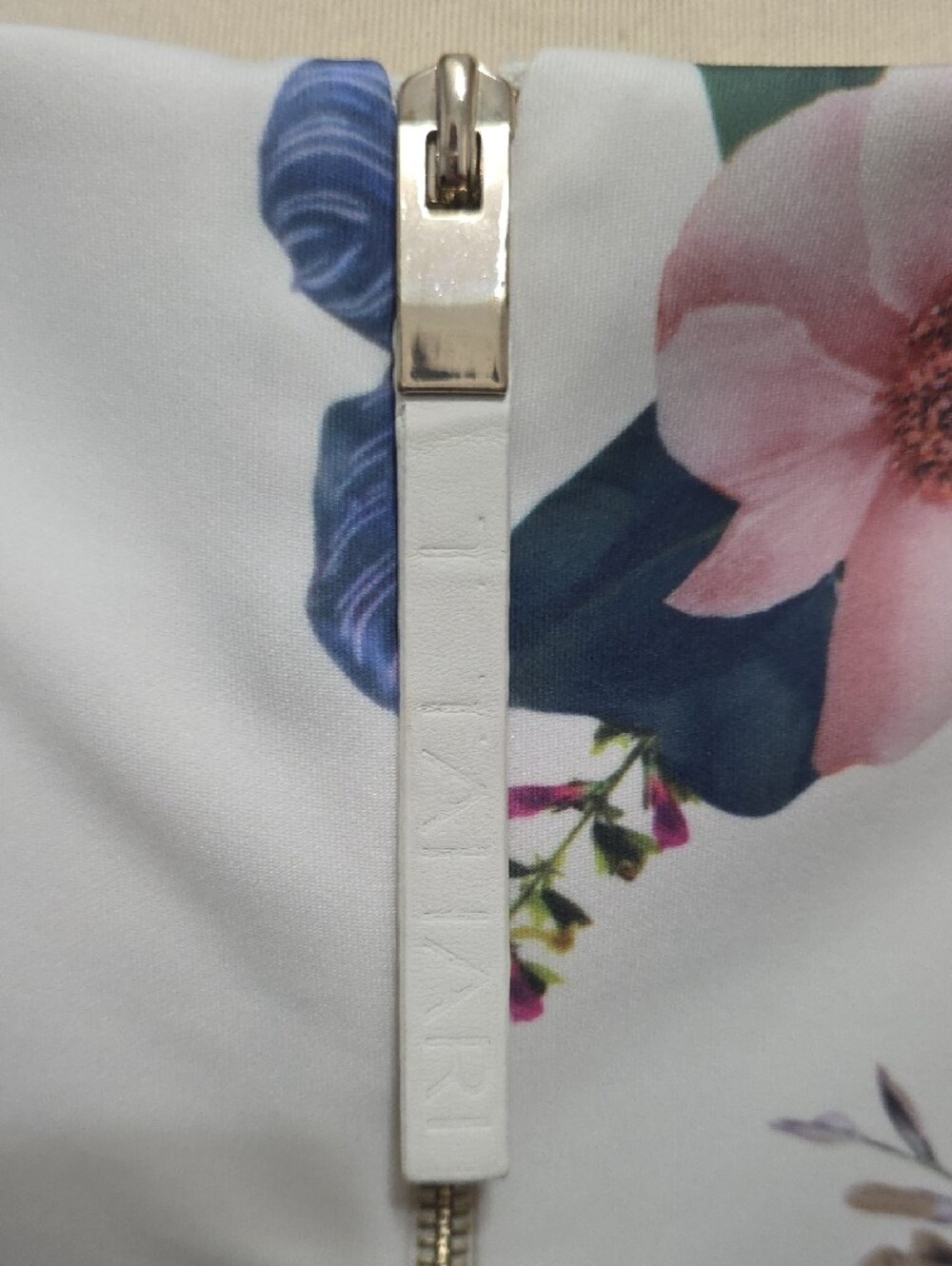 Tahari White Pencil Skirt with Pink & Blue Floral Print - Picture 3 of 4